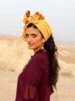 MUST-FLOW pompom scarf