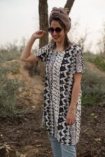 ⁦Geometric Gold Tunic⁩ – תמונה ⁦2⁩