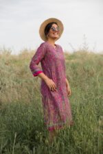⁦Pink Maya Paisley Dress⁩ – תמונה ⁦3⁩