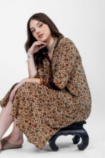 ⁦שמלת TALYA אדמה⁩ – תמונה ⁦4⁩