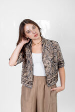 ⁦חולצת Vintage Charm⁩ – תמונה ⁦4⁩