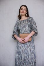 ⁦שמלת LIYA פסי זהב⁩ – תמונה ⁦2⁩