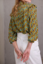 ⁦חולצת Olive Bloom⁩ – תמונה ⁦4⁩